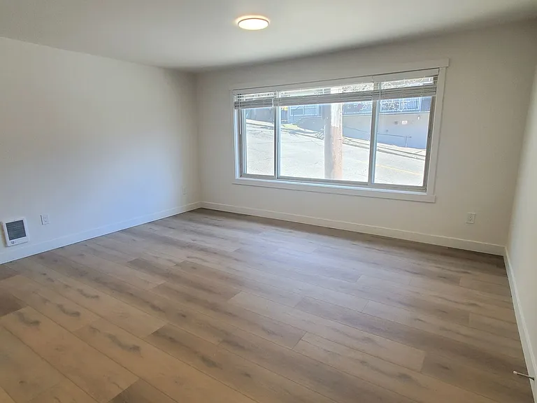 Royal Anne Apartments — Photo 25