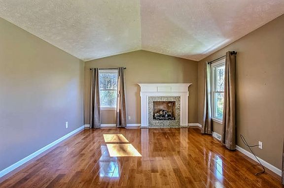5th image of 223 Mayfield Dr