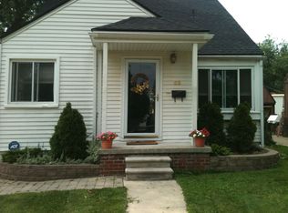 53 W Tacoma St, Clawson, MI 48017