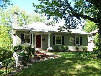 1st image of 815 Warwick Ln