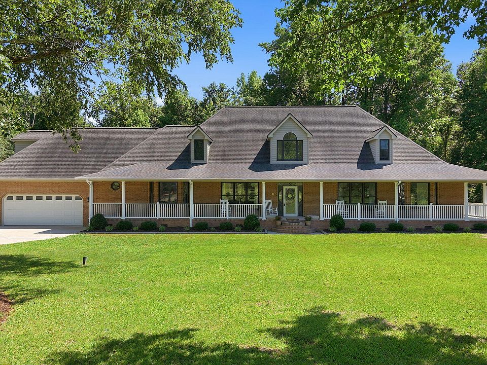 1st image of 215 Edgebrook Drive