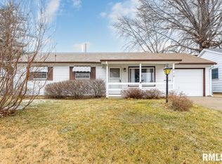 412 Rosewood Dr, Washington, IL 61571