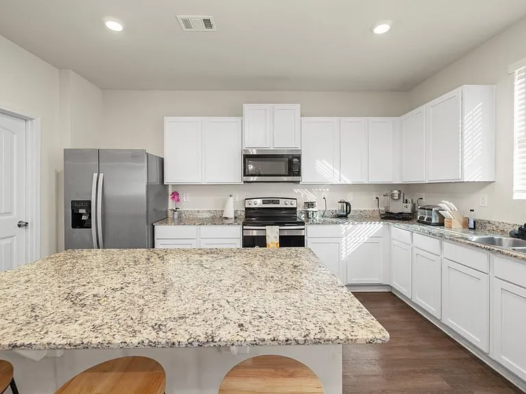335 Jon Jeff Dr NW — Photo 1