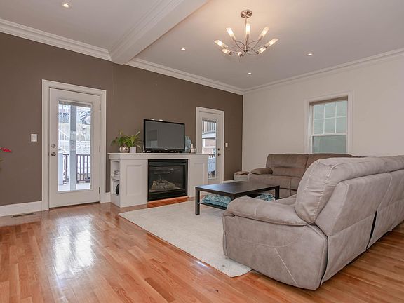 5th image of 462 E 7th St #1
