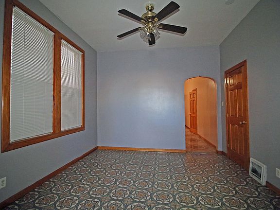 3rd image of 2929 W Belmont Ave #1
