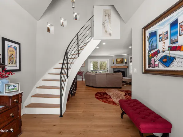 594 Shunpike Rd, Sheffield, MA 01257