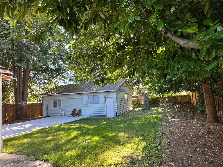 16607 Benson Rd S — Photo 34