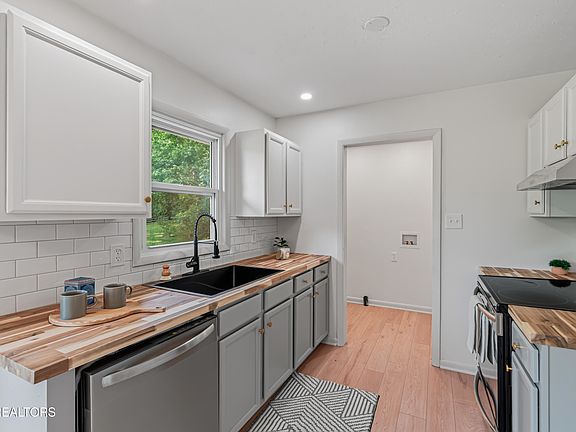 3rd image of 115 E Norton Rd