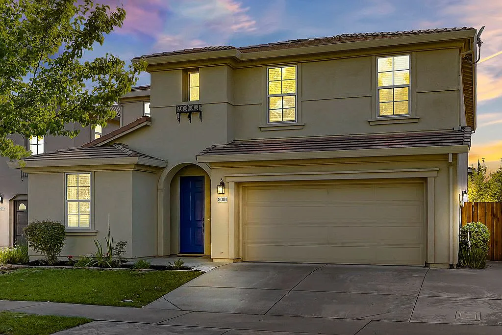 8081 Sienna Loop photo 1