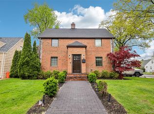 57 Berkley Rd, Mineola, NY 11501