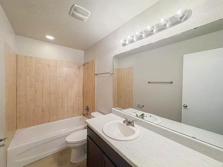 255 E 5th Ave — Photo 29