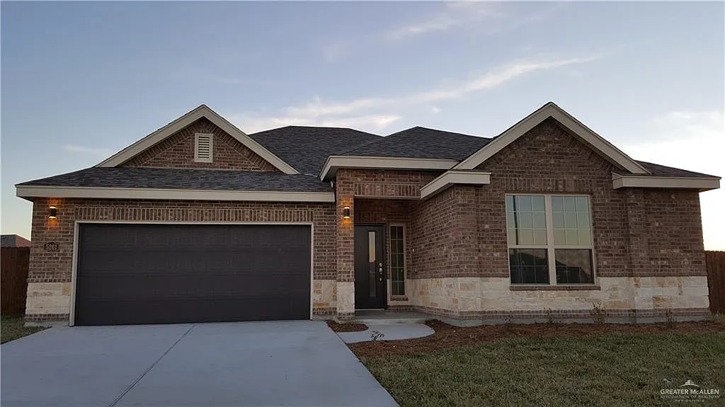 3 bed, 2.0 bath, 1824 sqft, $2,000 — Photo 1