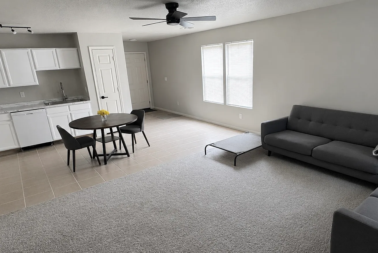3 bed, 1200 sqft, $613 — Photo 4