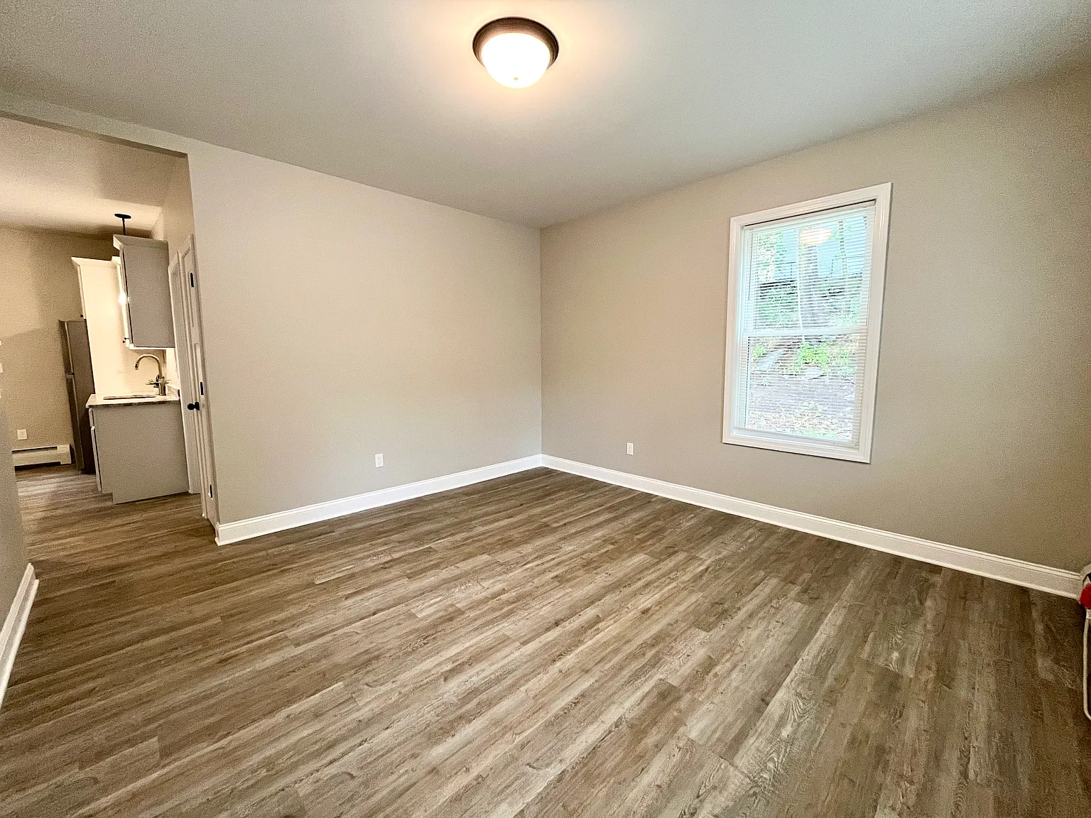 3 bed, 1000 sqft, $2,200 — Photo 4