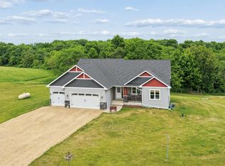 140 Hillcrest Ct, Glenwood City, WI 54013