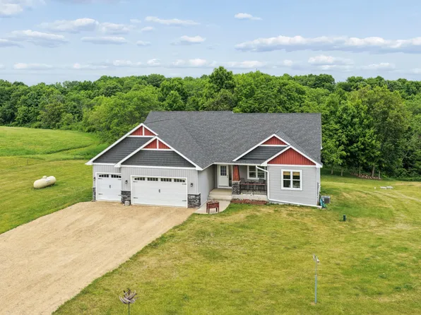 140 Hillcrest Ct, Glenwood City, WI 54013