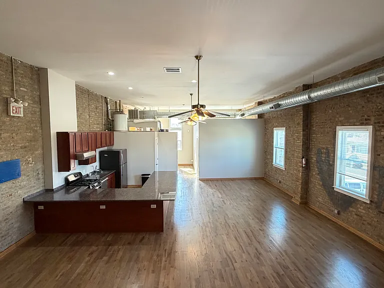 2727 S Archer Ave #0 — Photo 5