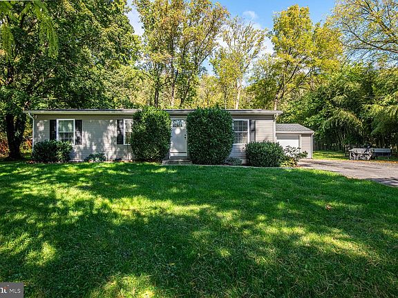 2nd image of 3647 Humpton Rd