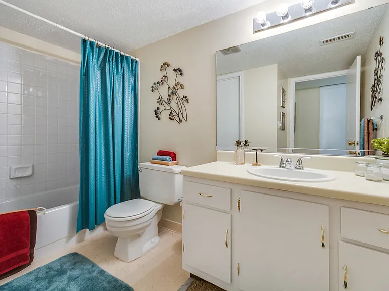 High Country Apartments — Photo 15