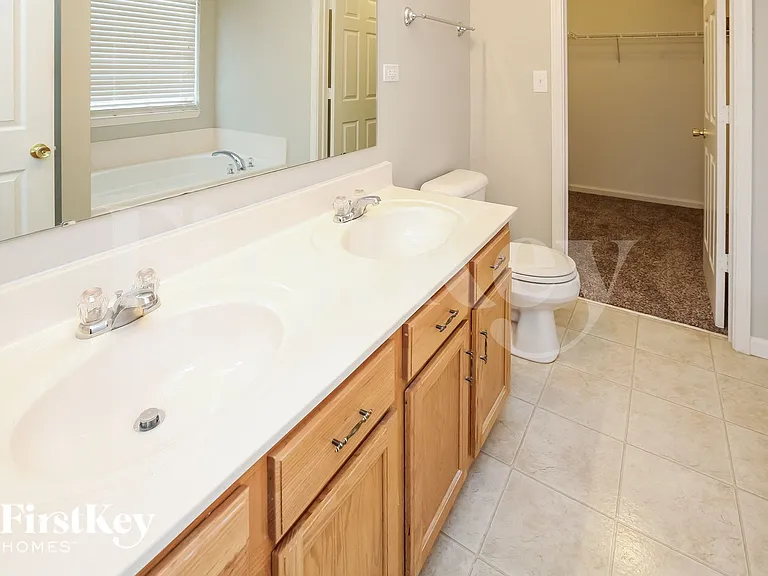 8775 N Springview Dr — Photo 8