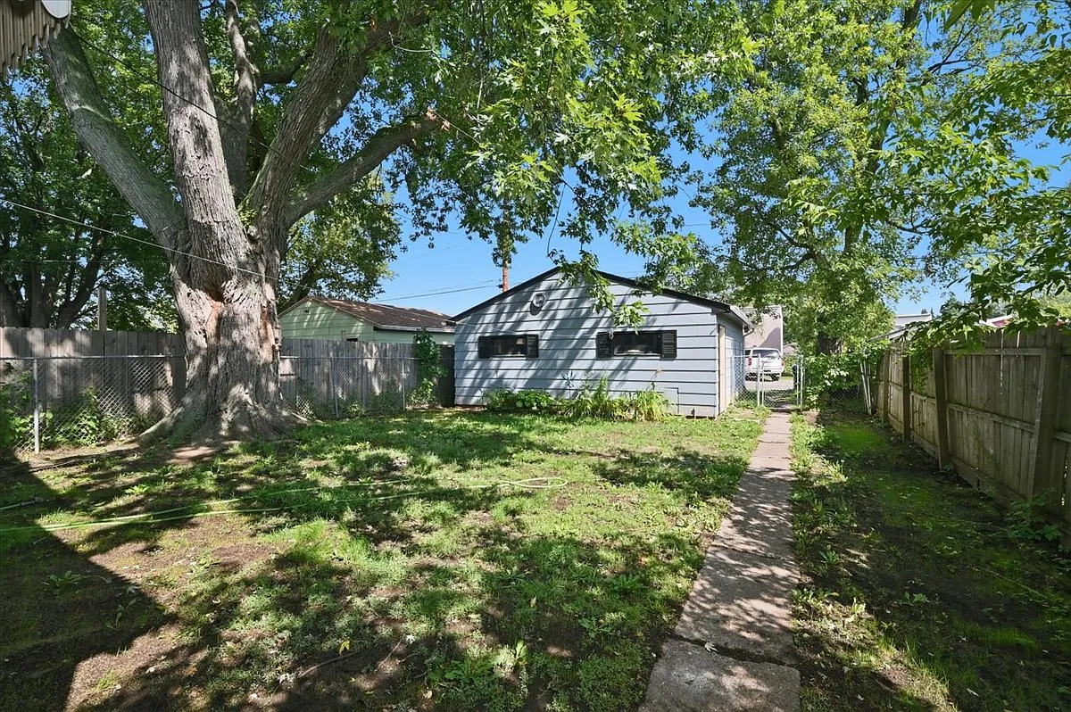 2 bed, 1300 sqft, $2,000 — Photo 4
