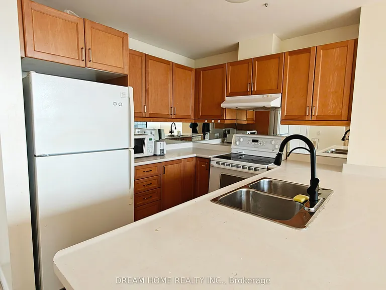 28 Byng Ave #UPH05 — Photo 4