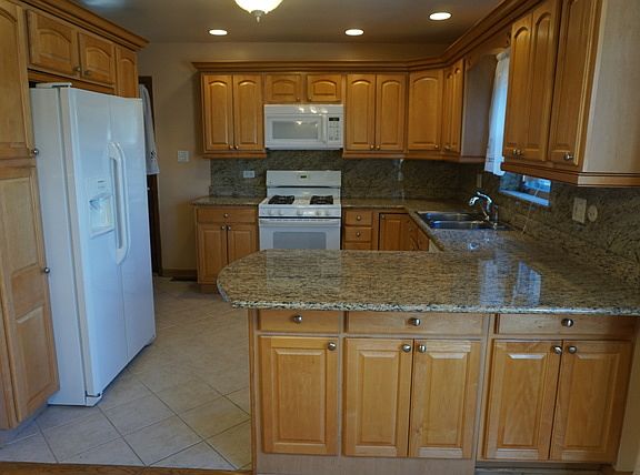 3rd image of 5131 N Lovejoy Ave #2