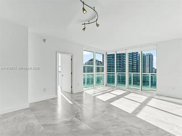 2 bed, 2.5 bath, $5,500 — Photo 4