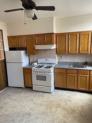 3rd image of 275 19th St #1