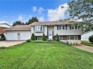 346 Crest Dr, Whitehall, PA 18052
