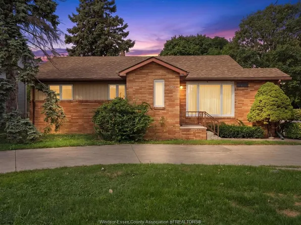 1653 Lesperance Rd, Tecumseh, ON N8N 1Y2