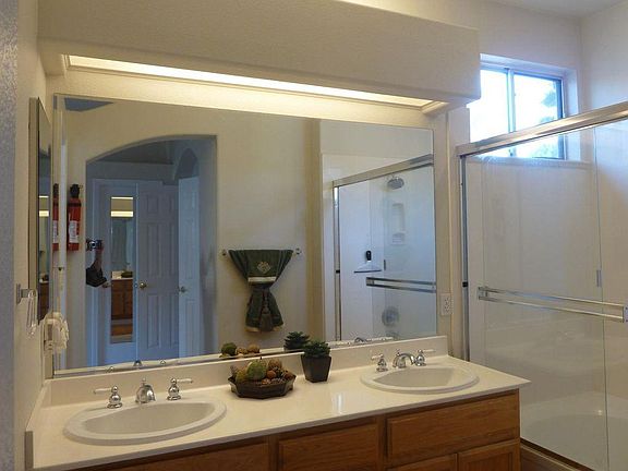 4th image of 2574 Las Palmas Way