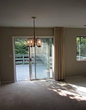 Dining area to back balcony