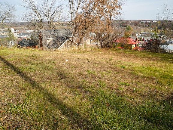 3rd image of 205 2nd Main St