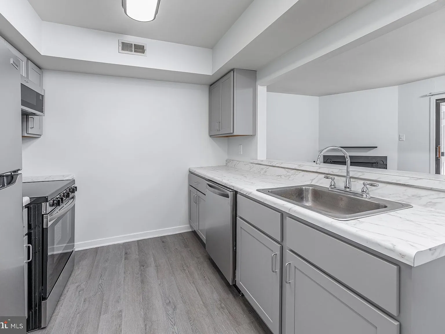 1 bed, 775 sqft, $1,850 — Photo 3