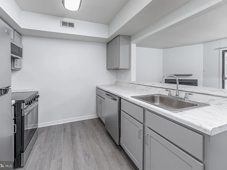 1309 Roberts Way — Photo 3