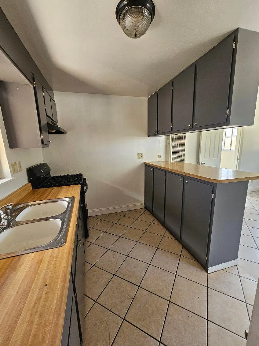 3220-3226 N F St #3224 photo 1