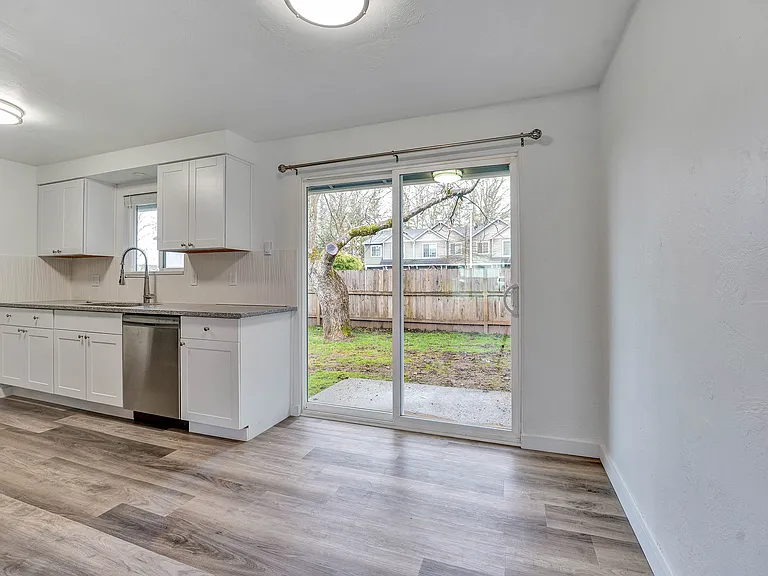 383 N Cedar St — Photo 8