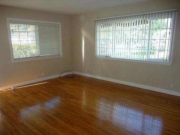 4th image of 800 Lewis Ave