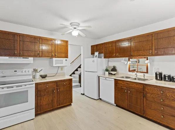 2355 Dorland Pl, Maplewood, MN 55119