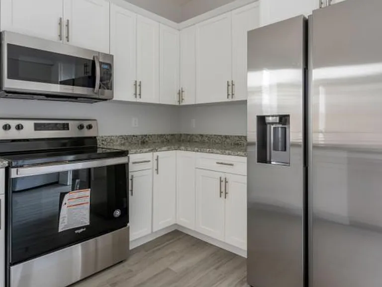 626 Latona Ave — Photo 22