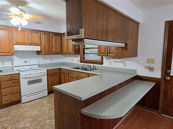 3rd image of 139 Little Creek Lane