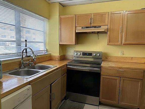 5th image of 2301 NW 41st Ave APT 102