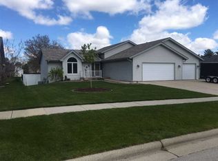 1164 Comfortcove Dr, Machesney Park, IL 61115