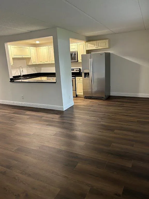 2 bed, 2.0 bath, 921 sqft, $1,900 — Photo 3