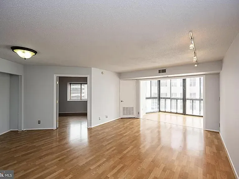 900 N Stafford St #905 — Photo 14