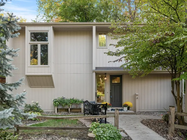 1885 Black Oaks Ln N, Plymouth, MN 55447