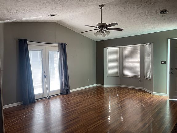 3rd image of 7634 Chatham Cir