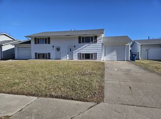 1417 11th St #1417, Silvis, IL 61282