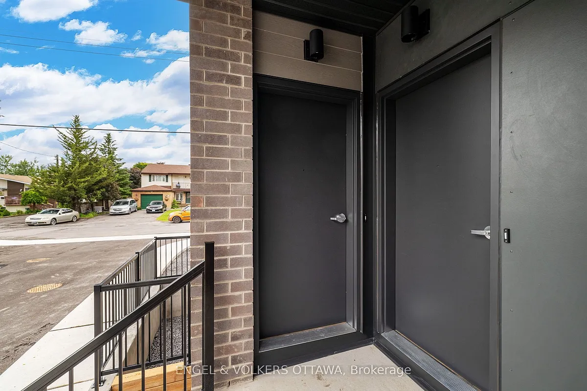 Building Photo - 1260 Marenger St #D